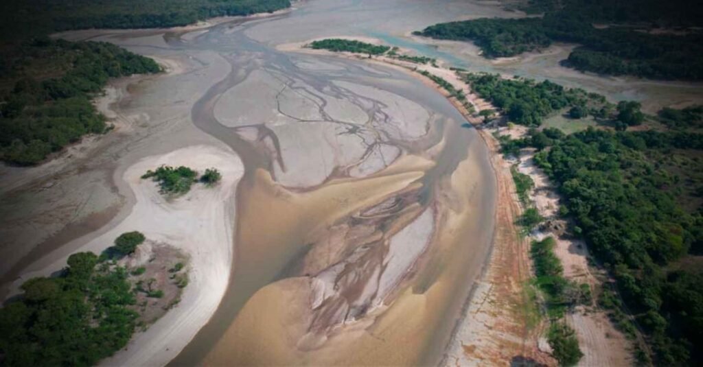 Seca atinge rios e lagos da Amazônia