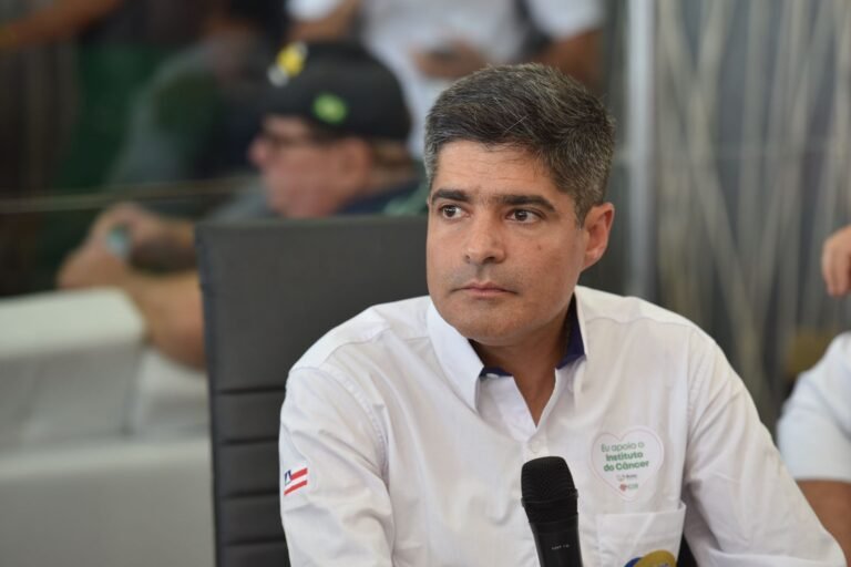 Avião com ACM Neto tem problema técnico e pouso é desviado na Bahia