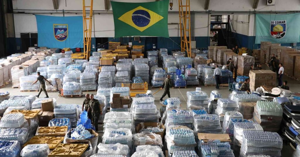 Doações para tragédia climática de 2024 no Rio Grande do Sul armazenadas no hangar da Base Aérea de São Paulo. (Foto: Rovena Rosa/Agência Brasil )