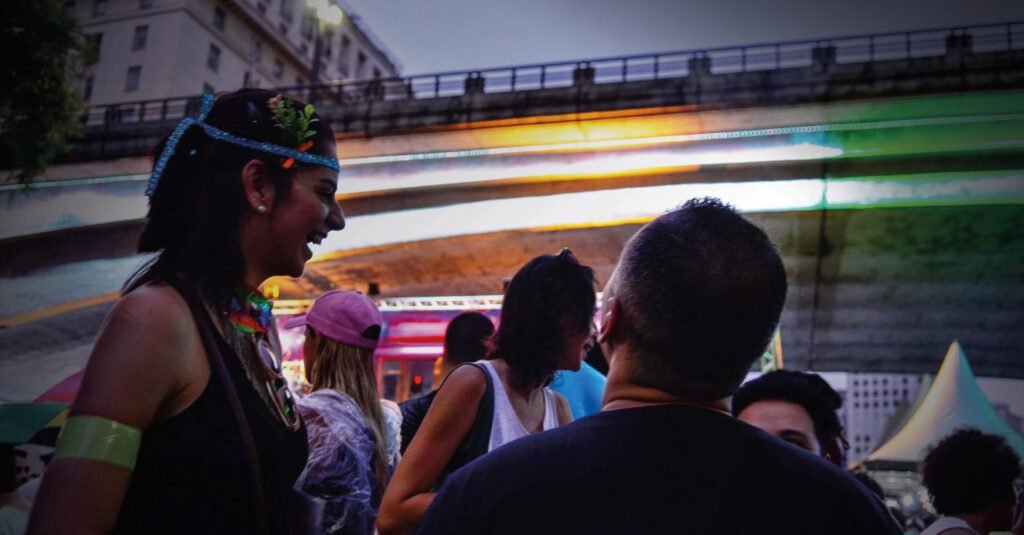 Denúncias revelam que os espaços coletivos estão cada vez mais sendo direcionados a interesse particulares