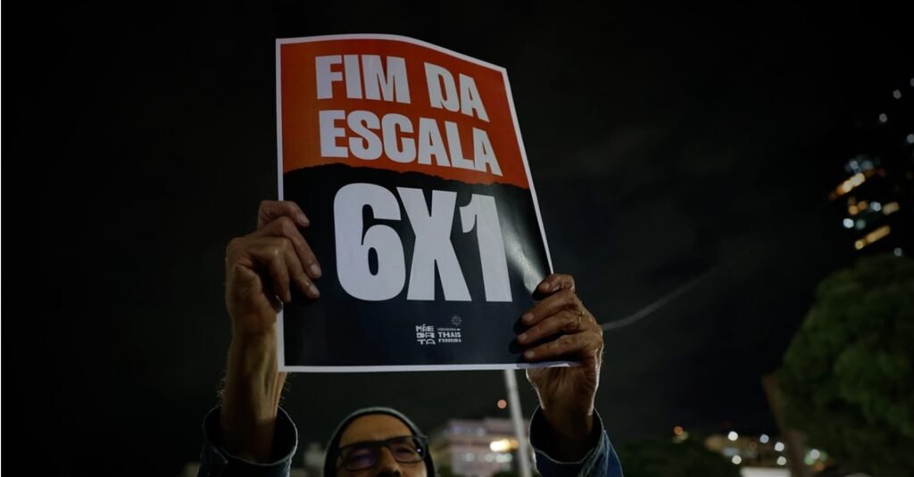 Trabalhar seis dias na semana e folgar um é a rotina de milhões de brasileiros ao redor do país; modelo pode estar com os dias contados