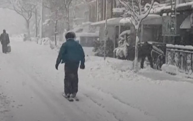 Nevasca histórica paralisa a costa leste dos Estados Unidos