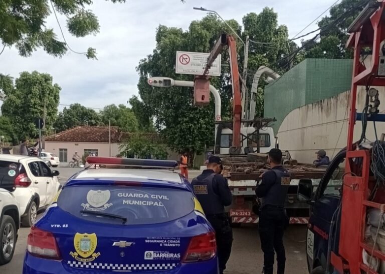 Nova sinalização orienta condutores sobre proibição de tráfego de veículos de grande porte no centro de Barreiras