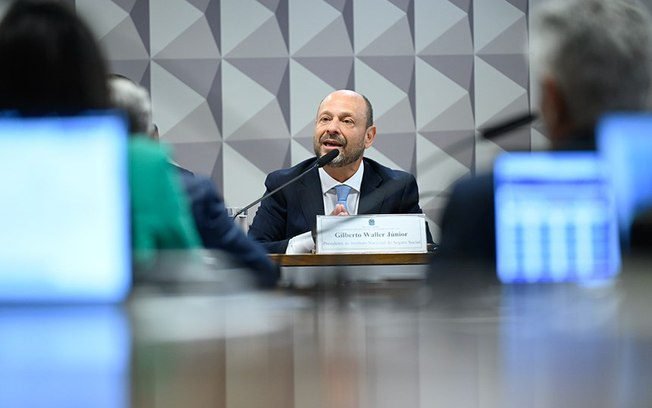 Banco liberou empréstimos a 2 mil mortos, diz presidente do INSS