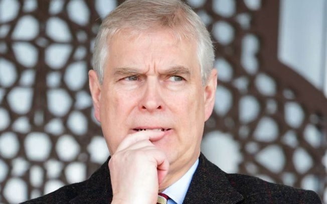 Andrew é solto após ser preso por ‘má conduta’ em cargo público