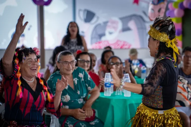 PROMATI realiza Bailinho de Carnaval “Viva La Vida” para idosos