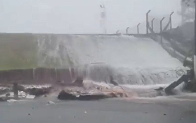 Chuva forte derruba muro do Aeroporto de Congonhas em SP