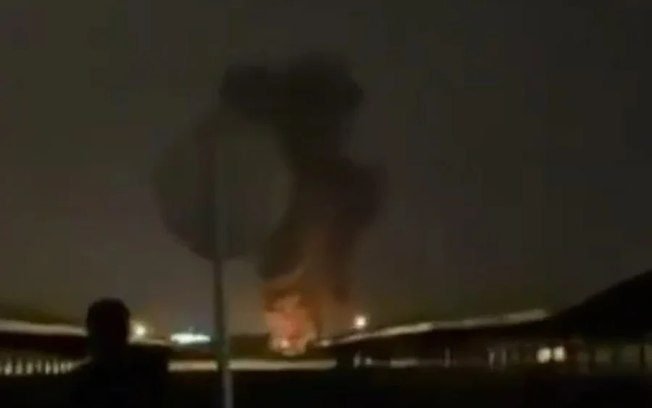 Ataque com drones causa incêndio em aeroporto no Kuwait