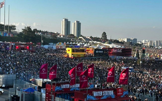 Lollapalooza: público se concentra no palco principal