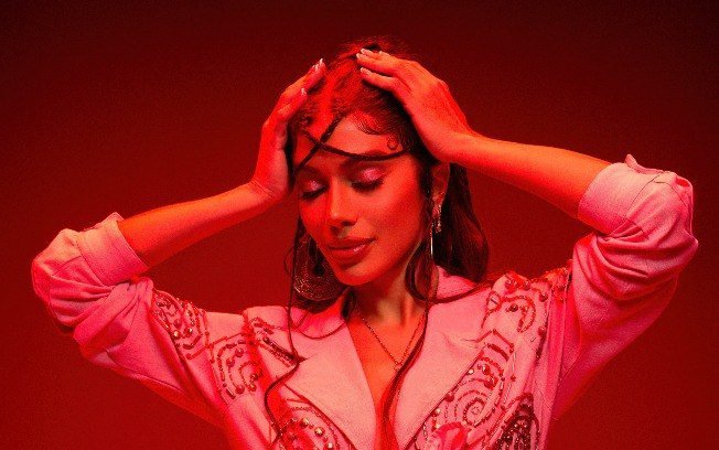 Anitta comemora aniversário com festa lotada de famosos