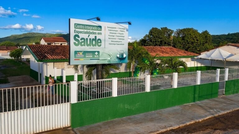WANDERLEY INAUGURA CENTRO INTEGRADO DE ESPECIALIDADES EM SAÚDE