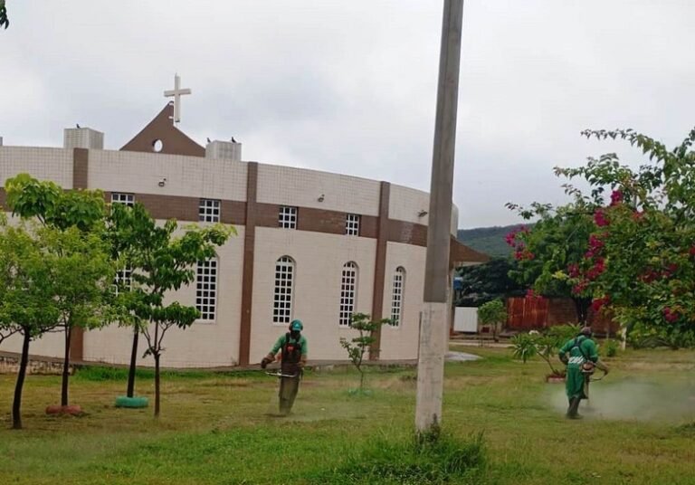 Prefeitura de Barreiras intensifica ações de limpeza e manutenção dos espaços públicos durante o período de chuvoso
