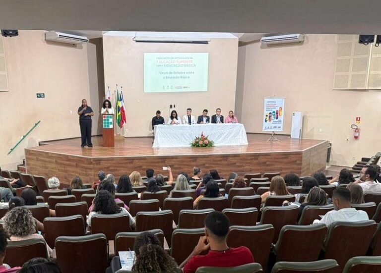 Encontro debate a integração entre Educação Superior e Educação Básica em Barreiras