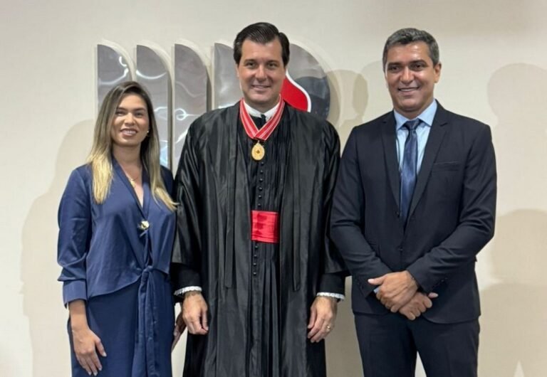 Prefeito Otoniel Teixeira prestigia recondução de Pedro Maia ao cargo de procurador-geral de Justiça do MP-BA para o biênio 2026–2028
