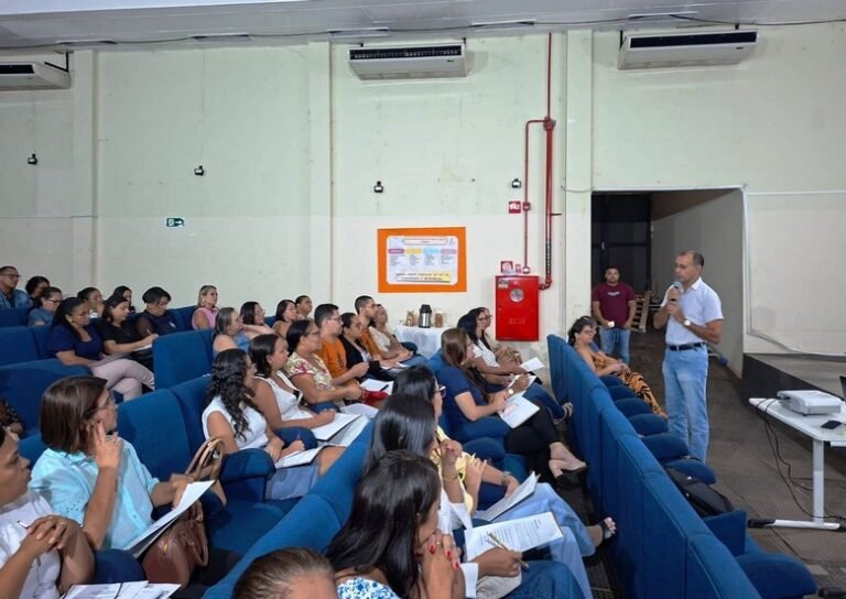 Secretaria de Educação de Barreiras reúne gestores em formação voltada à liderança e inovação na educação municipal
