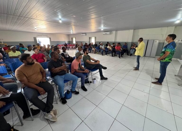 Prefeitura de Barreiras inicia aulas teóricas de curso para operadores de máquinas pesadas na Baraúna