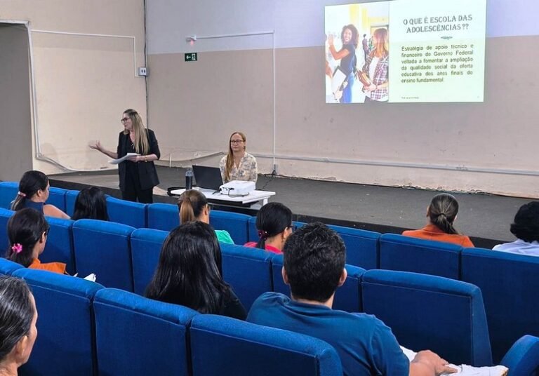 Secretaria de Educação de Barreiras realiza primeiro encontro do Programa Escola das Adolescências 2026