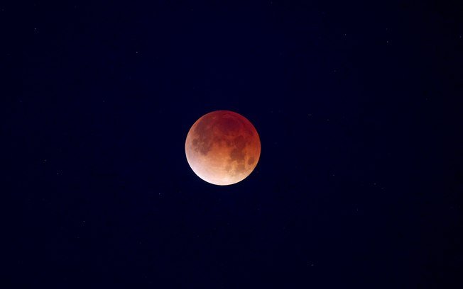 “Lua de Sangue”: veja como foi eclipse no Brasil
