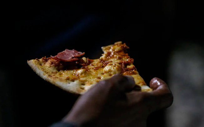 Laudo acha bactérias em pizza após surto com 114 casos e 1 morte