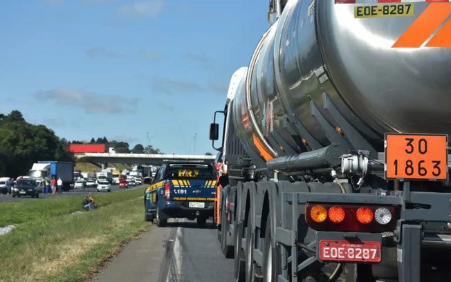 Greve dos caminhoneiros por aumento do preço do diesel é adiada