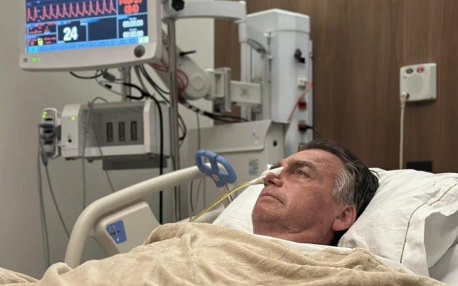 Bolsonaro segue na UTI com pneumonia e sem previsão de alta