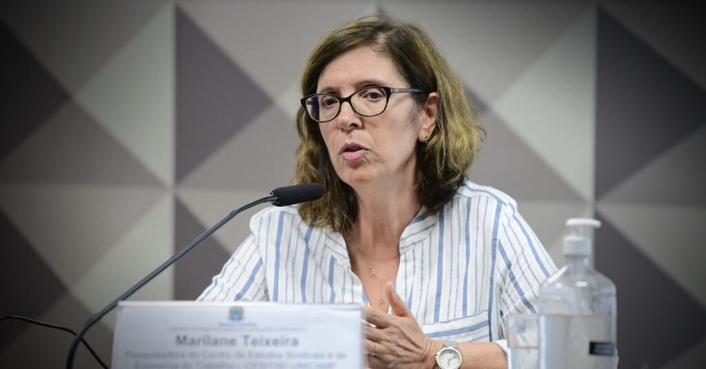 Economista Marilane Teixeira discute questões trabalhistas na Argentina após reforma e os desafios do fim da escala 6×1 no Brasil