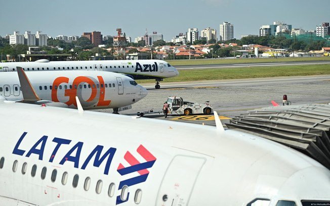 Comprar passagens de avião agora ou esperar?