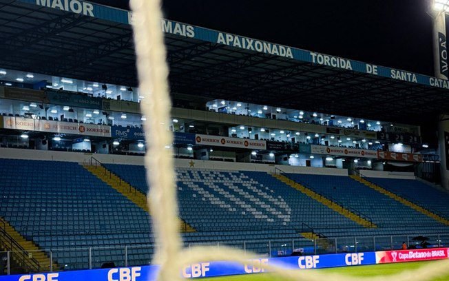 Barra x Corinthians: renda milionária gera protestos nas redes