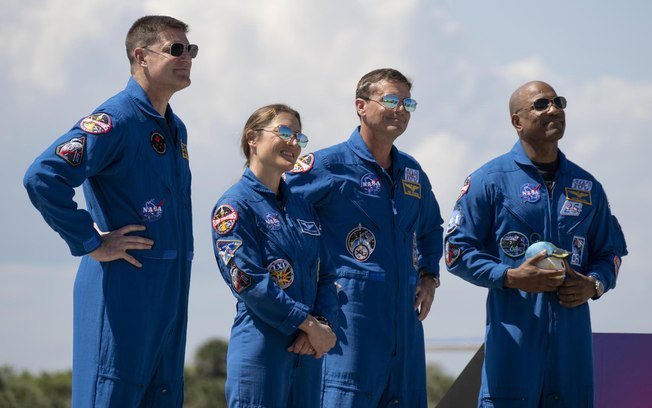 Artemis II: tripulação pousa na Terra