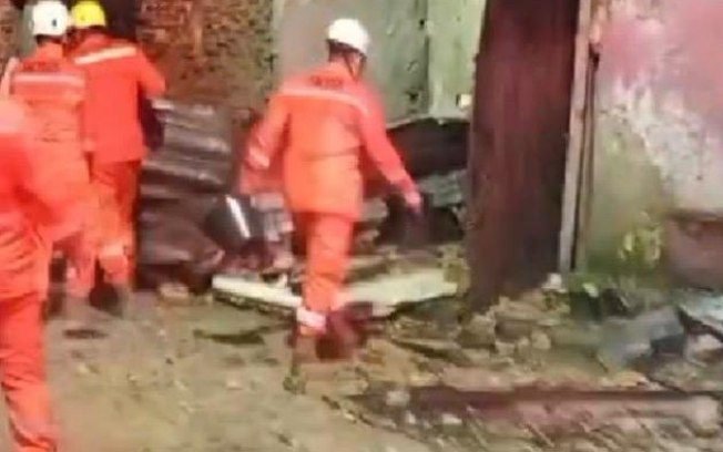 Muro de casarão desaba e mata duas pessoas no Recife (PE)
