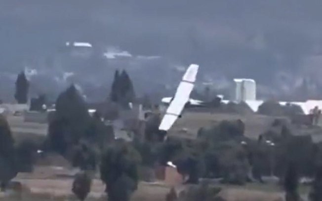 Avião de pequeno porte cai e mata três no México