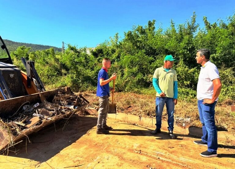 Força-tarefa “60 Dias Chegando Junto”: Prefeito Otoniel Teixeira vistoria frentes de trabalho nos bairros de Barreiras