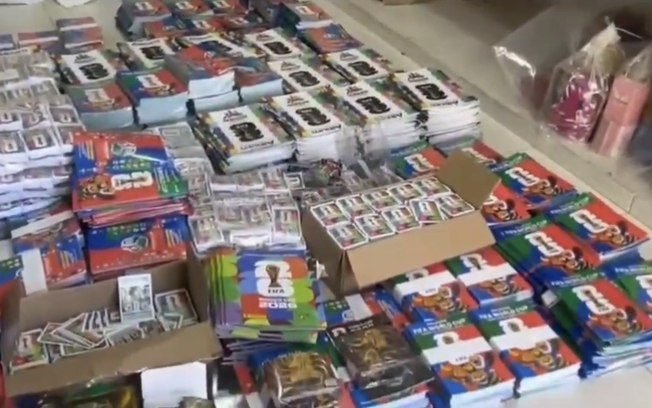 Copa: operação apreende mais de 85 mil álbuns e figurinhas falsas