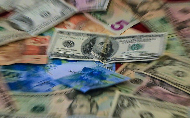 Dólar abre em alta após negativa dos EUA sobre acordo com o Irã