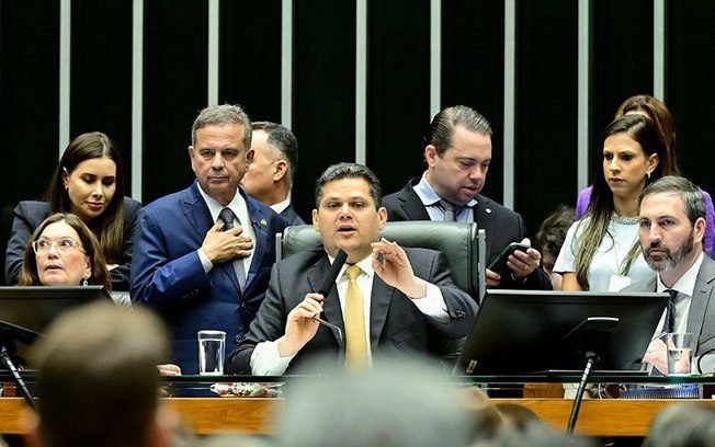 Congresso legaliza ‘compra de votos’ no Brasil
