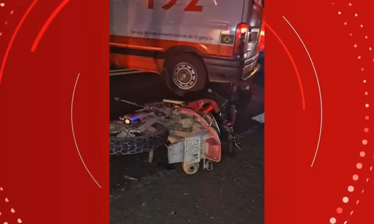 Acidente entre carro e motocicleta deixa uma pessoa ferida em rodovia da Bahia