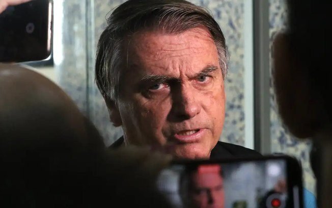 Bolsonaro aciona STF para derrubar condenação definitiva