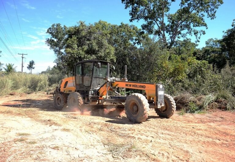 Prefeitura de Barreiras realiza a recuperação de estradas vicinais na região do Sítio do Livramento