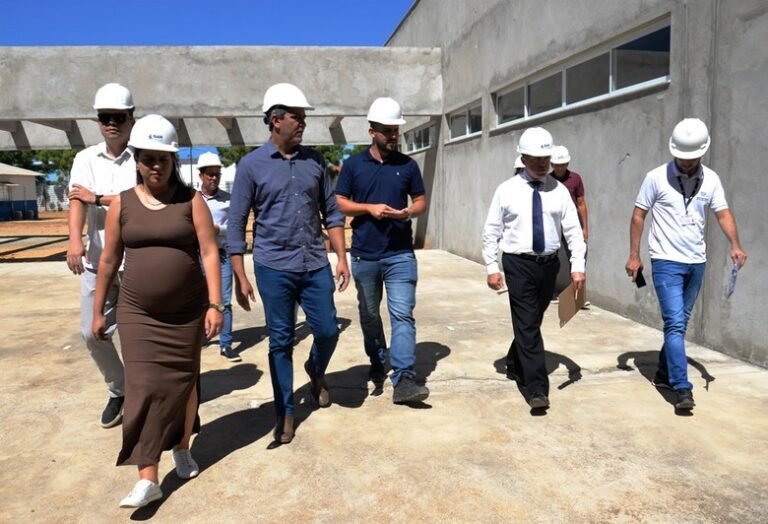 Prefeito Otoniel Teixeira acompanha visita técnica do Ministério Público às obras do Hospital Municipal de Barreiras