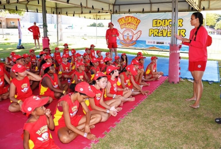 Projeto Anjinhos das Águas leva orientação sobre prevenção de afogamentos para estudantes da rede municipal de Barreiras