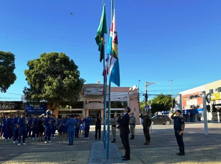 Solenidade de hasteamento das bandeiras marca celebração dos 135 anos de Barreiras