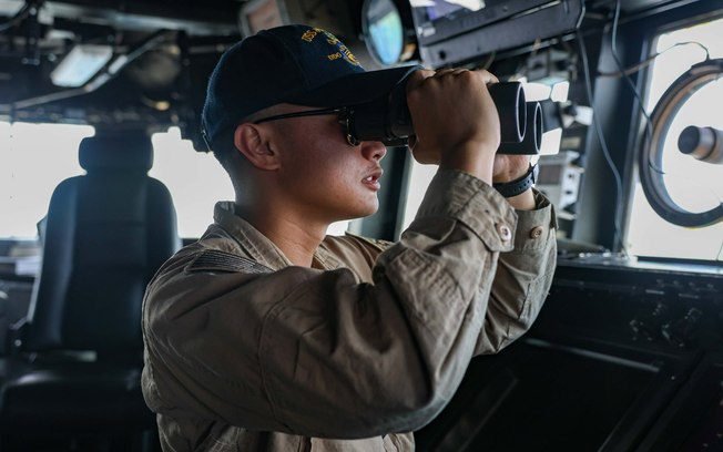 Estados Unidos realiza ataques contra barcos iranianos em Ormuz