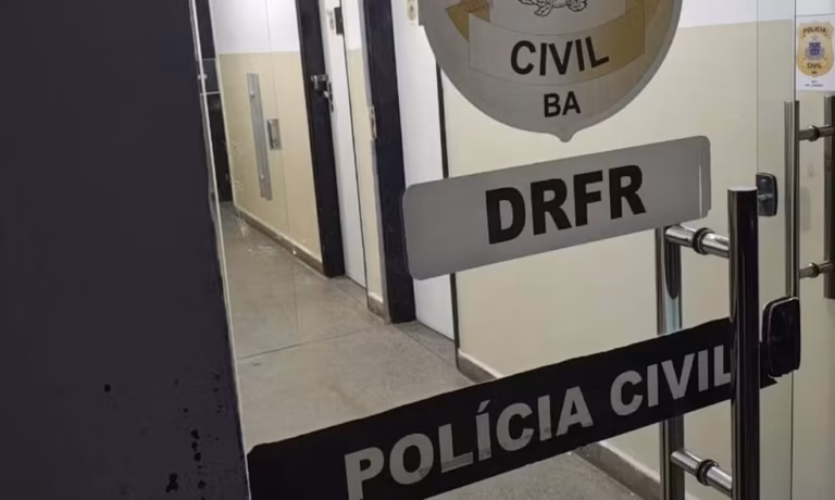 Homem alvo de operação ataca policiais com facão na Bahia