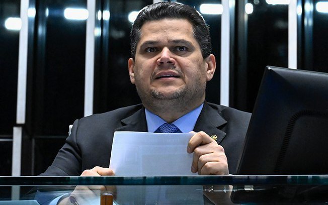 Sem acordo, Alcolumbre cancela votação de vetos no Congresso
