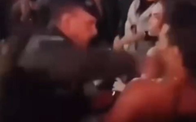 PM agride homem durante festa de São João em Campina Grande (PB)