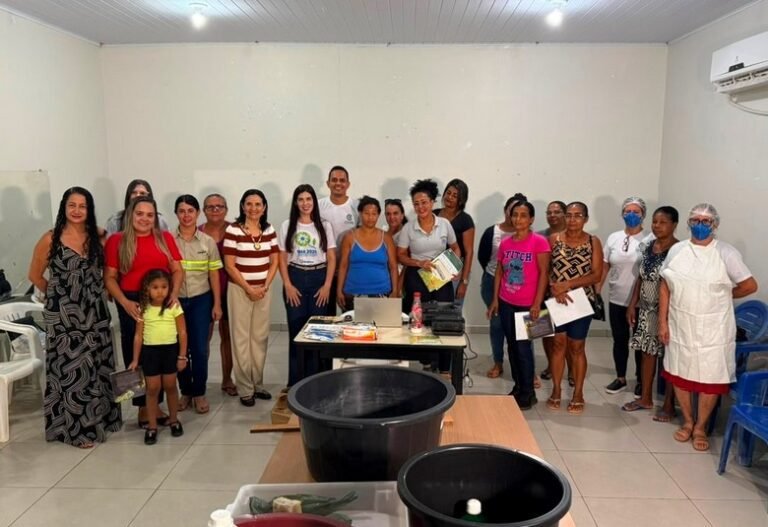 Oficina de produção de sabão une sustentabilidade e geração de renda para mulheres do CRAS I