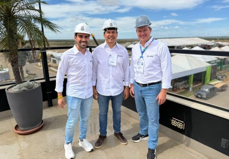 Vice-prefeito de Barreiras, Túlio Viana, participa de visita técnica ao complexo da Bahia Farm Show ao lado do presidente da Aiba e do prefeito de LEM