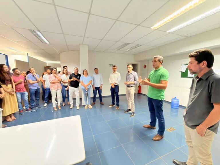 Prefeito Otoniel Teixeira participa de encontro com servidores da Secretaria da Fazenda e apresenta novo subsecretário