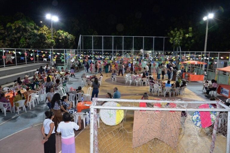 Prefeitura de Barreiras realiza São João Inter CRAS e reúne cerca de 100 idosos em noite de integração, cultura e muita animação