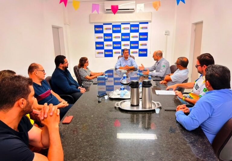 Prefeito Otoniel Teixeira recebe representantes do comércio e reforça parceria para o desenvolvimento de Barreiras
